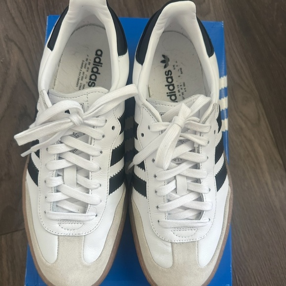 WOMENS ADIDAS SAMBAE - SIZE 10.5 - WHITE, BLACK, GUM BOTTOM - EXCELLENT - Picture 2 of 4